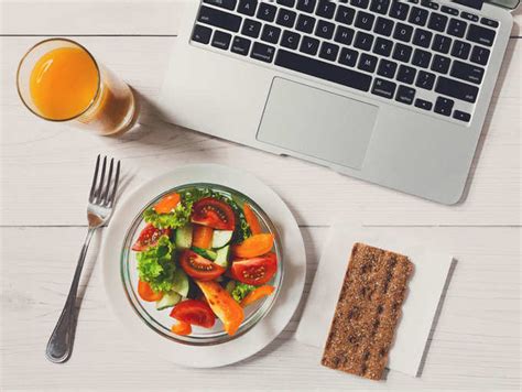 Office Snacks Ideas: This is what you should eat and avoid at workplace