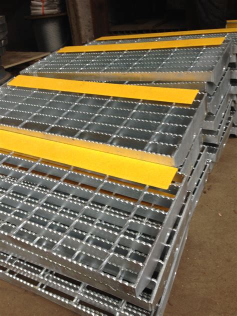 Galvanized Standard T4 Steel Stair Tread with Non Slip Nosing for ...