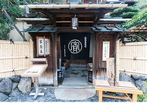 Restaurants In Asia That Are At Least 100 Years Old