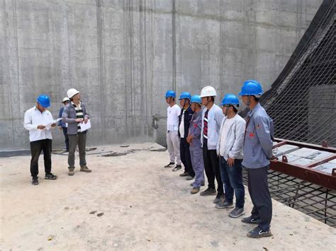 中国水利水电第一工程局有限公司 国际项目 赞比亚卡夫拉夫塔供水工程混凝土溢流坝溢流面拉模第一仓混凝土启动施工