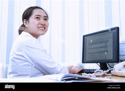 Doctor Using Computer 的图像结果