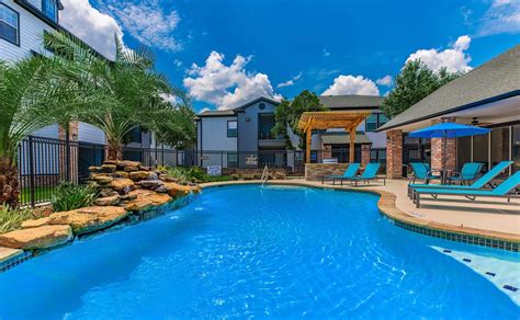 Fall Creek Square - Apartments in HUMBLE, TX