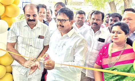 Yennam opens Geetham High School