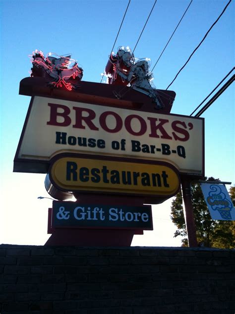Mobile Munchies: Brook's House of BBQ-NY