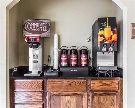 RODEWAY INN (Forest Park) - Hotel Reviews, Photos, Rate Comparison ...