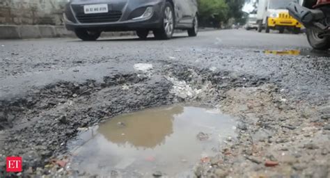 Bangalore's pockmarked streets - Deadly roads make for bumpy ride in ...