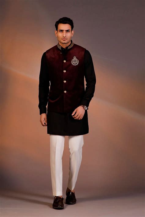 MAROON NEHRU JACKET BLACK KURTA SET – Linebyshamimkhan