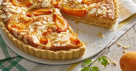 Tarta de albaricoques con requesón y almendras