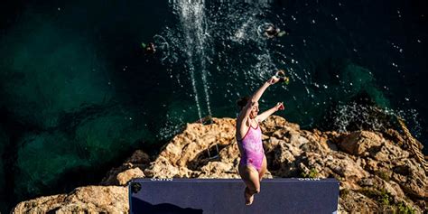 How elite cliff diving balance risk and reward
