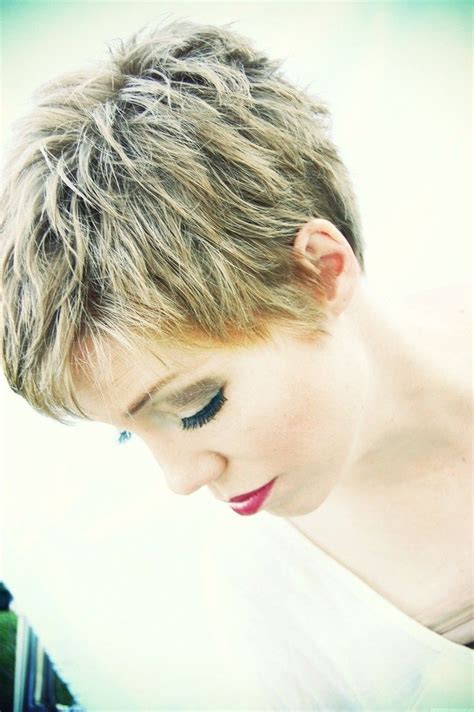 easy hairstyles on short hair