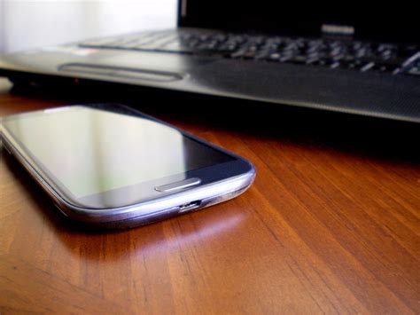 Life-Size Picture of Mobile Phone 的图像结果