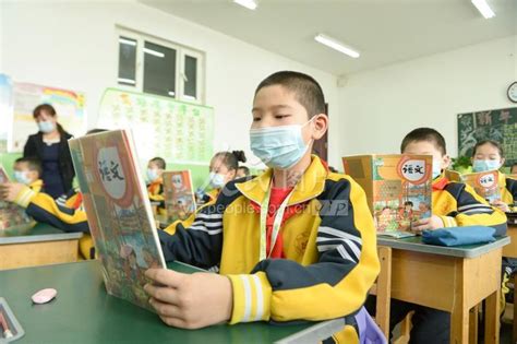 上海：“新疆班”开学第一天