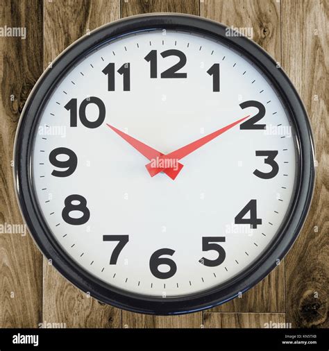 Analogue clock hi-res stock photography and images - Alamy