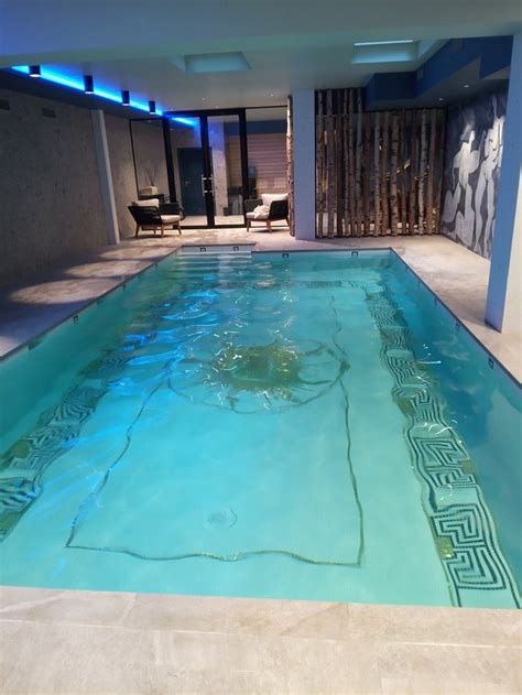 Juliana Hotel Brussels Pool: Pictures & Reviews - Tripadvisor