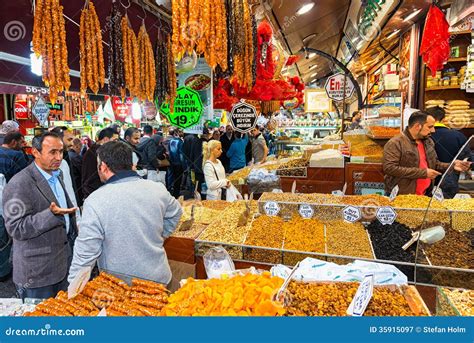 ISTANBUL - NOV, 21: the Spice Bazaar or Egyptian Bazaar is One O ...