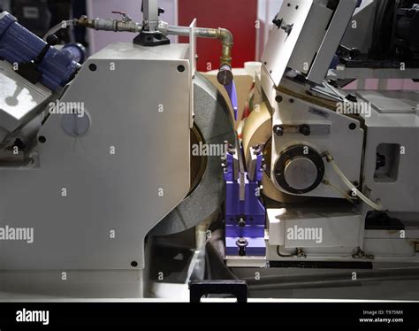 Structure of Centerless Grinding Machine 的图像结果