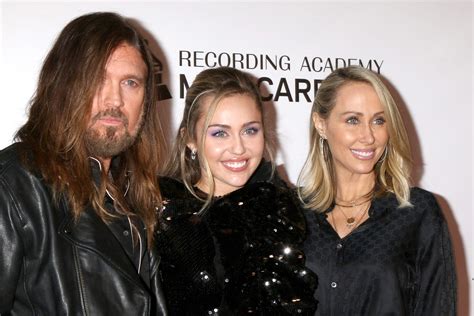 Celebrity scandal: Noah Cyrus skips Tish Cyrus, Dominic Purcell wedding | Al Bawaba