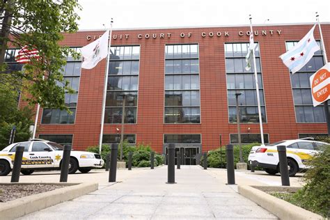 Public defenders call on chief judge to bar ICE arrests at Cook County ...