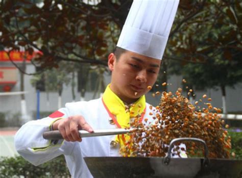 广西华南烹饪学校135班抛锅练习-_广西厨师培训学校