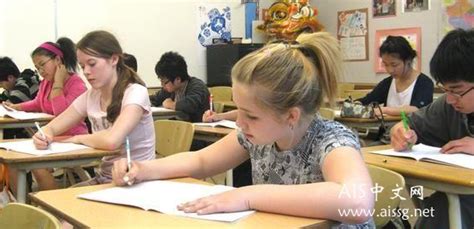 新加坡用精英教育&双语教学吸引海外学生