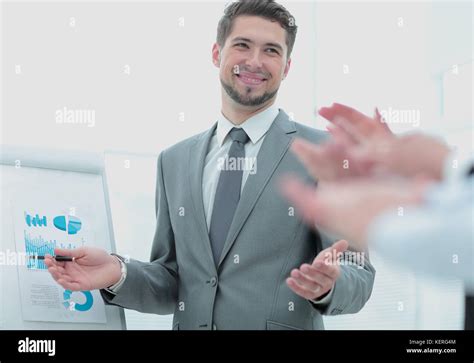 Business People Clapping 的图像结果