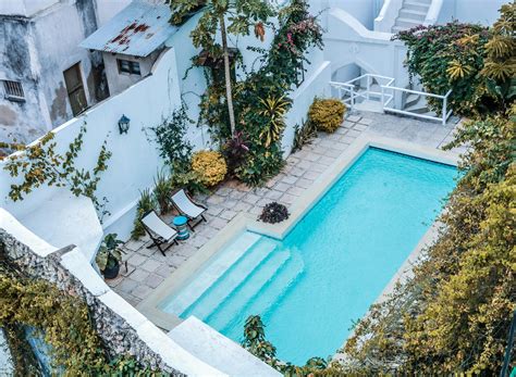 How to Raise the pH in a Pool