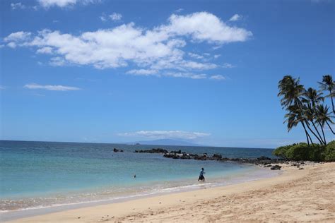 Maui Vs. Big Island: Which One Is Better For You? 2023 - Mike & Laura ...