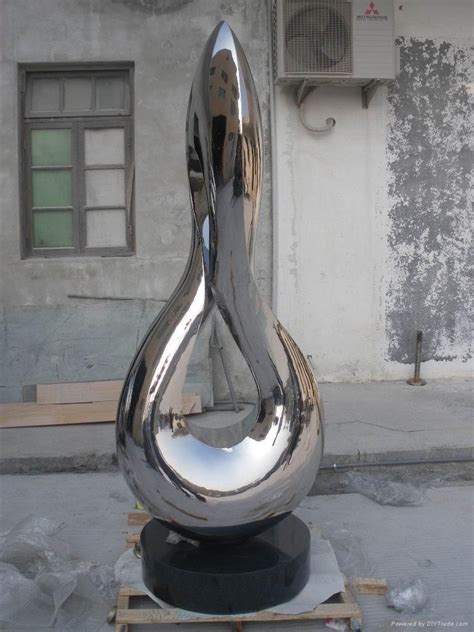 抽象不锈钢雕塑传播的艺术思想和视觉美-宏通雕塑