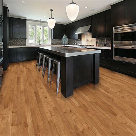 Mohawk Vanilla Maple 3-1/4-in W x 3/4-in T Smooth/Traditional Solid ...