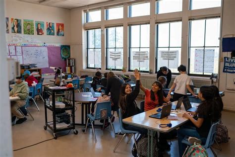 Oakland Unified sets school calendar through 2028