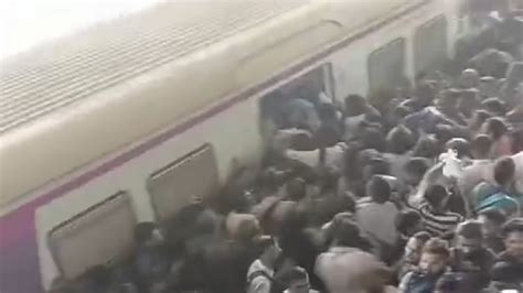 Mumbai News: Overcrowding At WR Stations Amid Ongoing Khar-Goregaon 6th ...