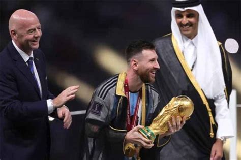 Messi je pehar podigao u plaštu koji je privukao pažnju: Pročitajte o ...