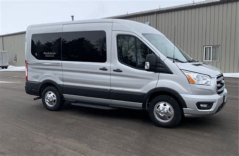 Nissan 10 Passenger Van 的图像结果