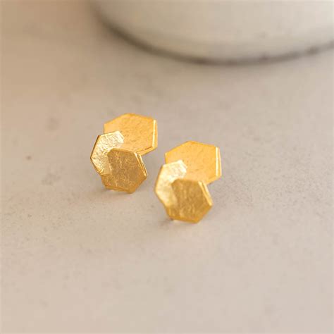 2D Clustered Hexagon Stud - Gold – Urbanitii