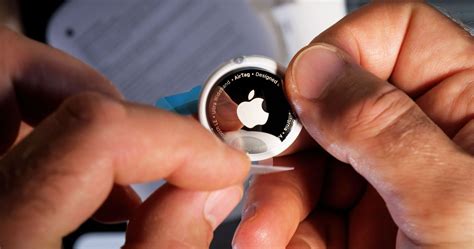 How to Remove and Replace Your AirTag’s Battery | WIRED