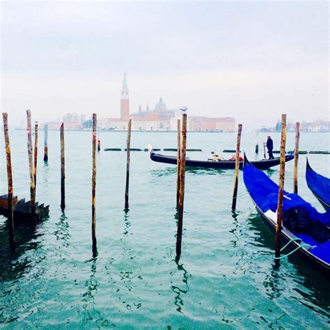 Bell tower seen from canal | Premium Photo