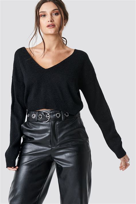 V-neck Cropped Knitted Sweater Black | na-kd.com