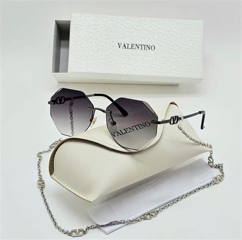 Солнцезащитные брендовые очки Valentino с цепочкой купить на OZON по ...