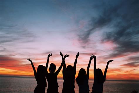 Silueta De Mejores Amigas De Chicas