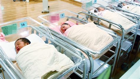 睡亡母生前床上感染同种病毒最新素材