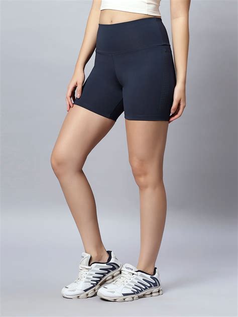Laasa Sports New Year Sale: Up to 50% Off Women’s Activewear