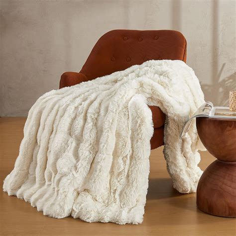 Amazon.com: JELLYMONI Faux Fur Throw Blanket, White Fuzzy Cozy Plush ...
