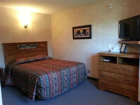 KILLARNEY WILDERNESS INN - Hotel Reviews & Photos - Tripadvisor