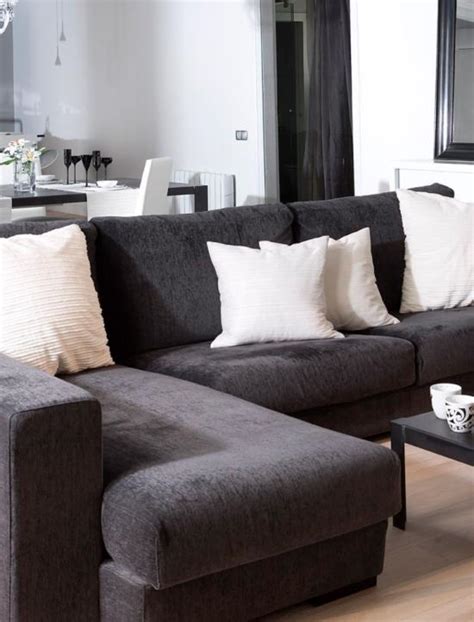 LOFT en el Gótico, Diseño de Interior Blanco y Negro - Decoracion.IN