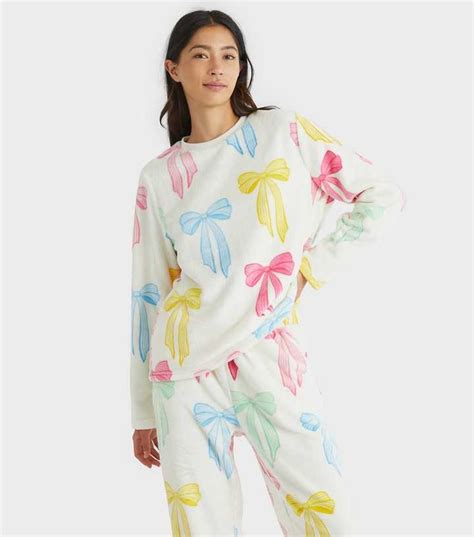 Skinnydip White Bow Pattern Two Piece Fleece Pyjama Set | New Look