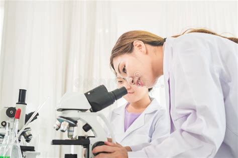 Science Class Elementary School 的图像结果