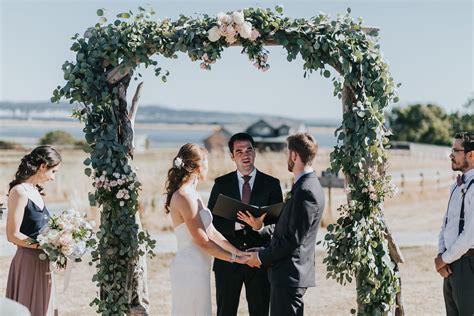 Pros and Cons of Asking a Loved One to Officiate Your Wedding Ceremony ...