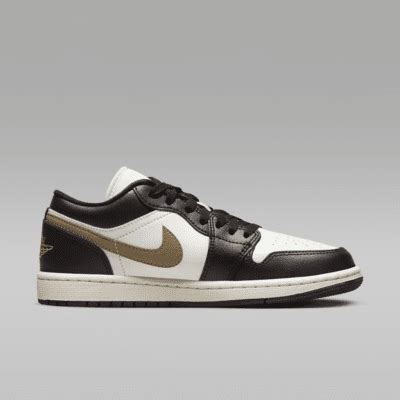 Air Jordan 1 Low Women's Shoes. Nike IN