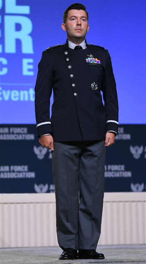 U.S. Space Force Dress Uniform 的图像结果