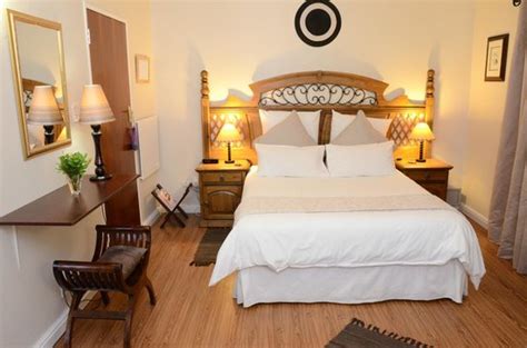 SIMONSBERG GUEST HOUSE (Stellenbosch) - Guesthouse Reviews & Photos ...